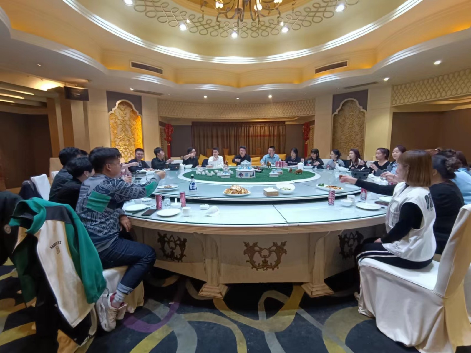 开年聚餐.jpg 开年聚餐.jpg